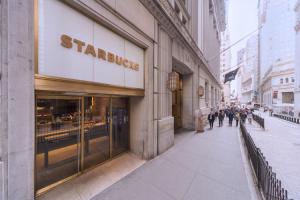 3045753-slide-s-5-starbucks-builds-a-store-with-no-line